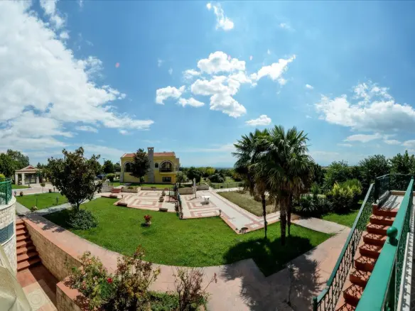 Villa Of 1168 M² In The Suburbs Of Thessaloniki