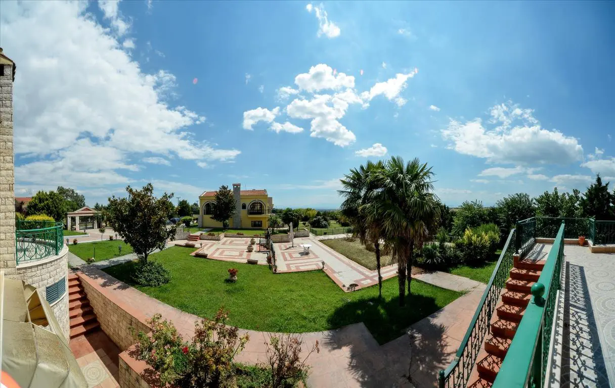 Villa Of 1168 M² In The Suburbs Of Thessaloniki