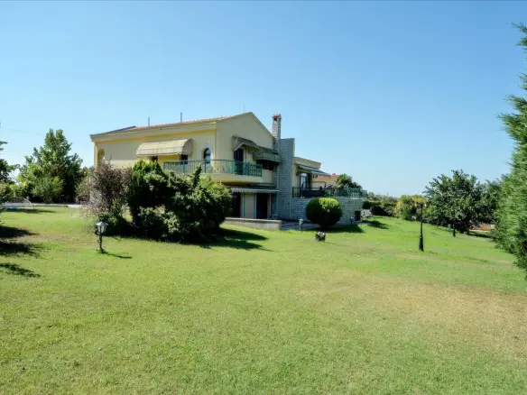 Villa Of 1168 M² In The Suburbs Of Thessaloniki