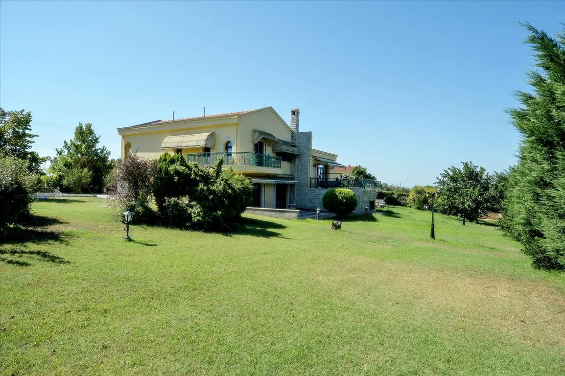 Villa Of 1168 M² In The Suburbs Of Thessaloniki