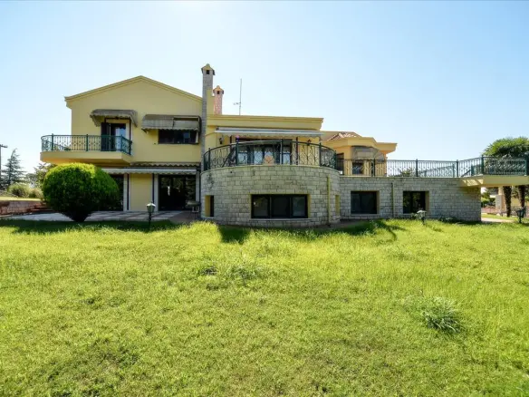 Villa Of 1168 M² In The Suburbs Of Thessaloniki