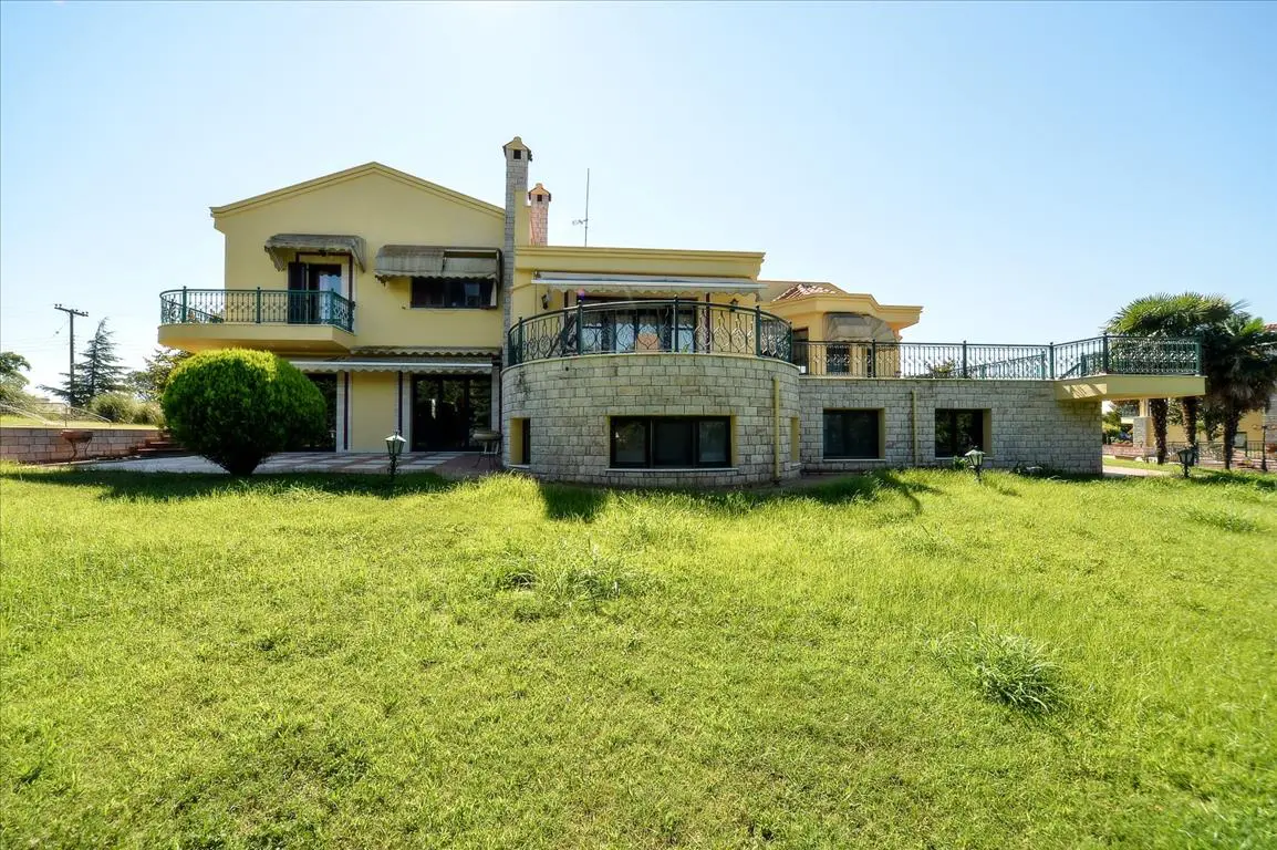 Villa Of 1168 M² In The Suburbs Of Thessaloniki