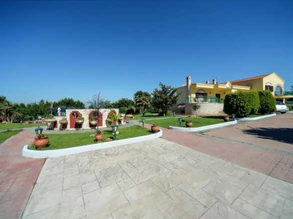 Villa Of 1168 M² In The Suburbs Of Thessaloniki