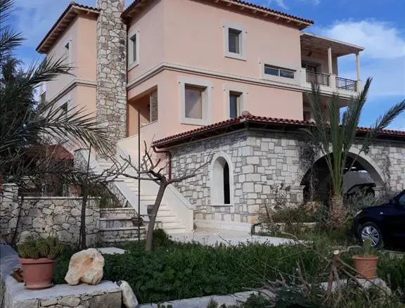 Detached House Of 378 M² In Crete