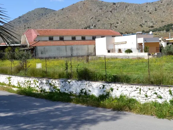 Land Of 638 M² In Crete