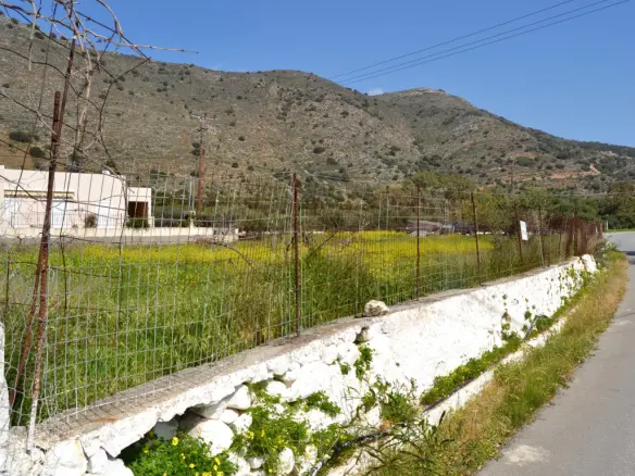 Land Of 638 M² In Crete