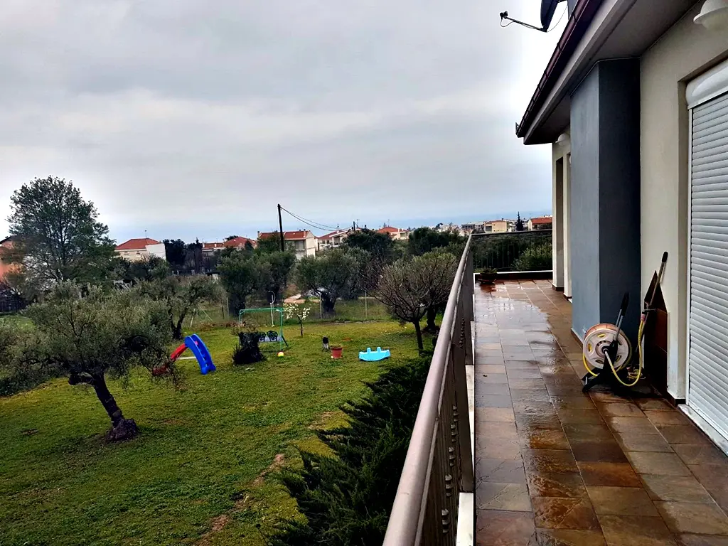 Detached House Of 200 M² With 4 Bedrooms And 2 Bathrooms In The Suburbs Of Thessaloniki