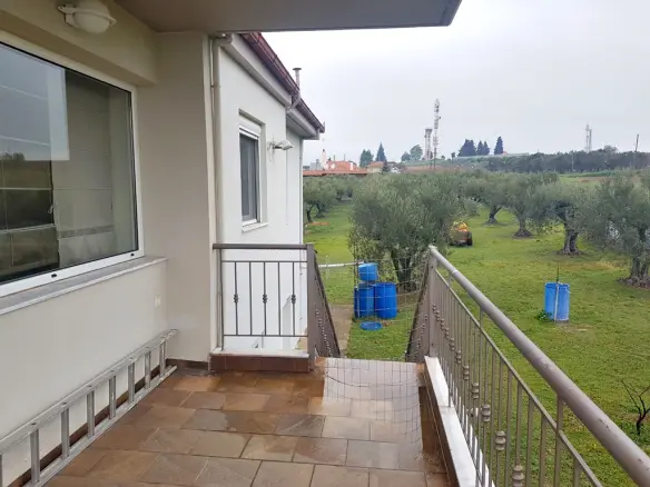 Detached House Of 200 M² With 4 Bedrooms And 2 Bathrooms In The Suburbs Of Thessaloniki