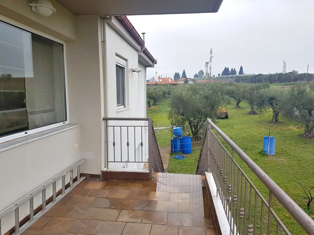 Detached House Of 200 M² With 4 Bedrooms And 2 Bathrooms In The Suburbs Of Thessaloniki