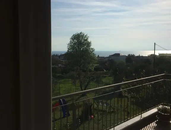Detached House Of 200 M² With 4 Bedrooms And 2 Bathrooms In The Suburbs Of Thessaloniki