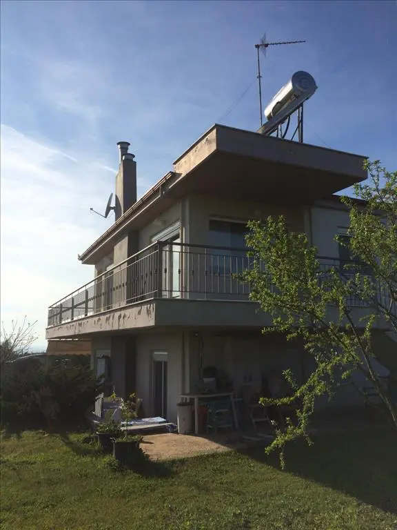 Detached House Of 200 M² With 4 Bedrooms And 2 Bathrooms In The Suburbs Of Thessaloniki