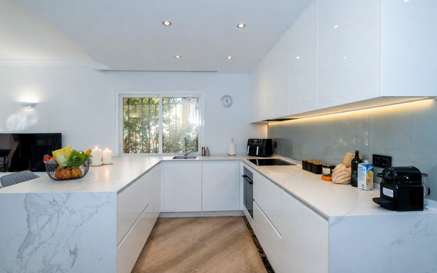 Apartment Of 100 M² With 3 Bedrooms In Hacienda Elviria