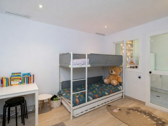 Apartment Of 100 M² With 3 Bedrooms In Hacienda Elviria