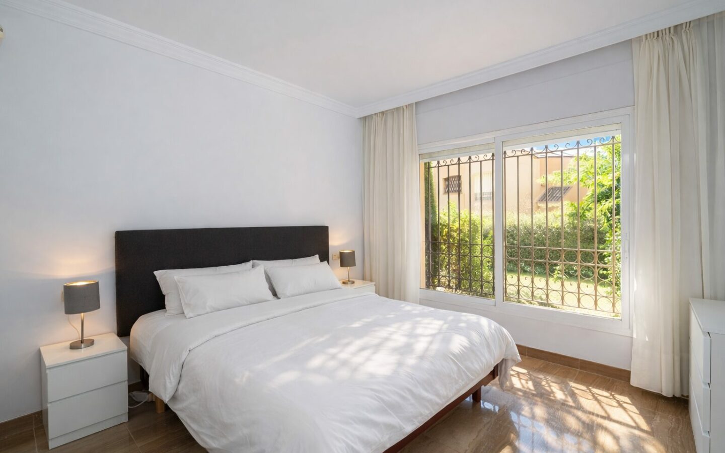 Apartment Of 100 M² With 3 Bedrooms In Hacienda Elviria
