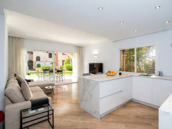 Apartment Of 100 M² With 3 Bedrooms In Hacienda Elviria