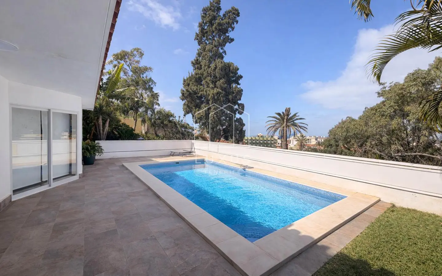 2-bedroom Villa In Puerto De La Cruz, Spain (215 M²)