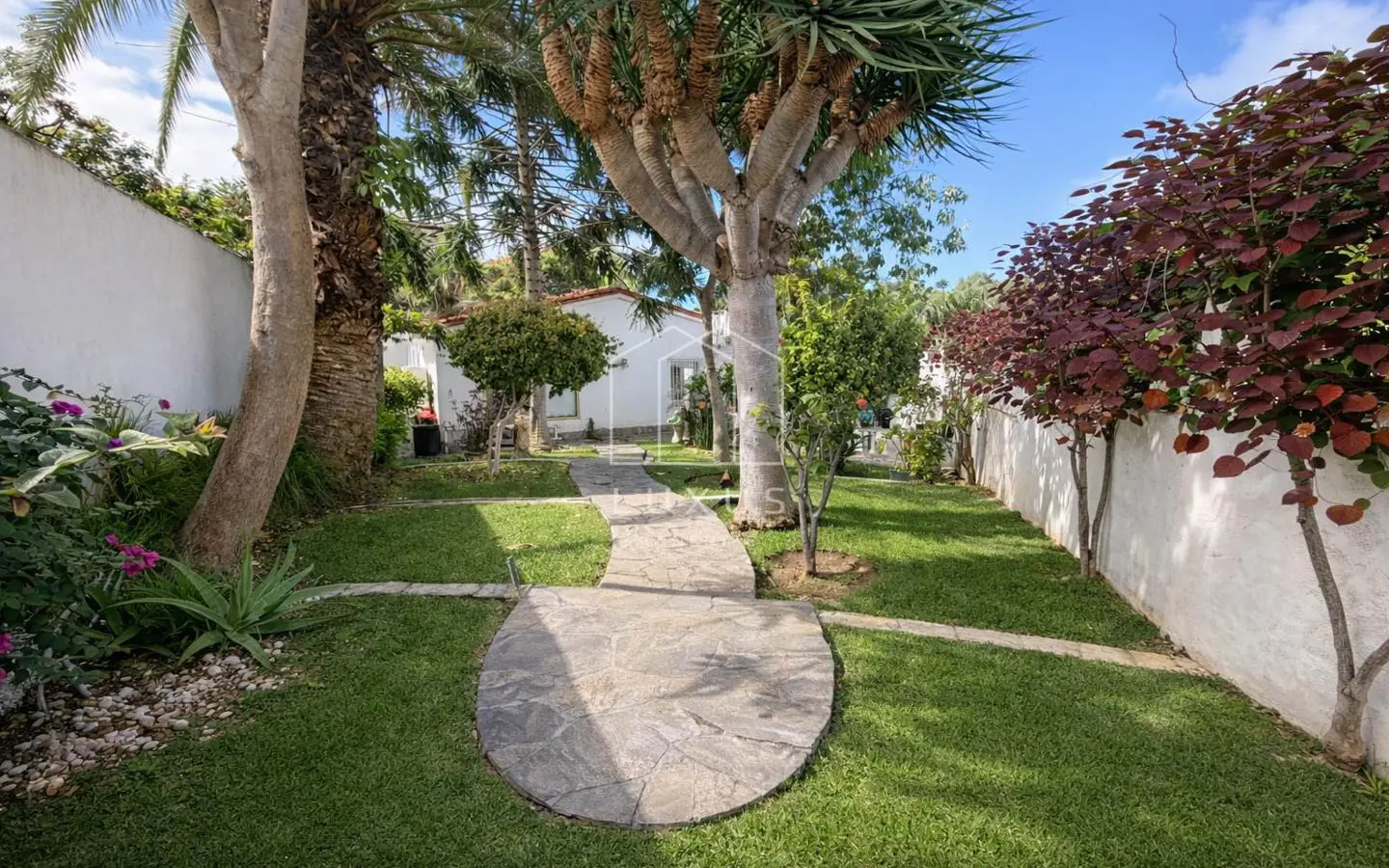 2-bedroom Villa In Puerto De La Cruz, Spain (215 M²)