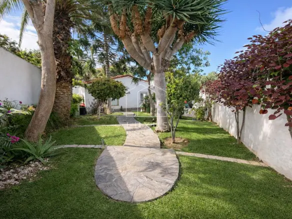 2-bedroom Villa In Puerto De La Cruz, Spain (215 M²)