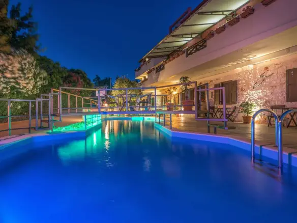 Hotel In Alikes, Greece (410 M²)