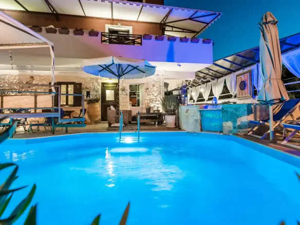 Hotel In Alikes, Greece (410 M²)