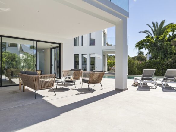 New Contemporary Turnkey 5 Bedrooms Villa In Marbesa, Elviria Beachside.
