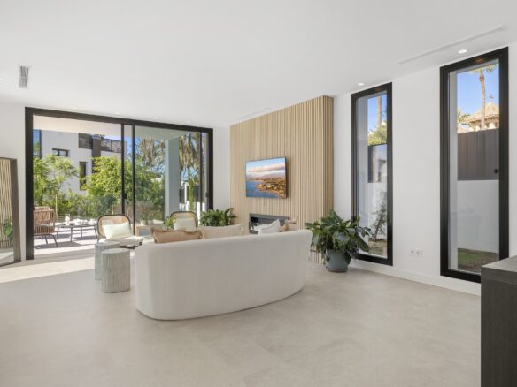 New Contemporary Turnkey 5 Bedrooms Villa In Marbesa, Elviria Beachside.