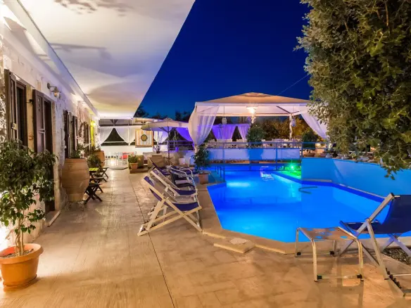 Hotel In Alikes, Greece (410 M²)