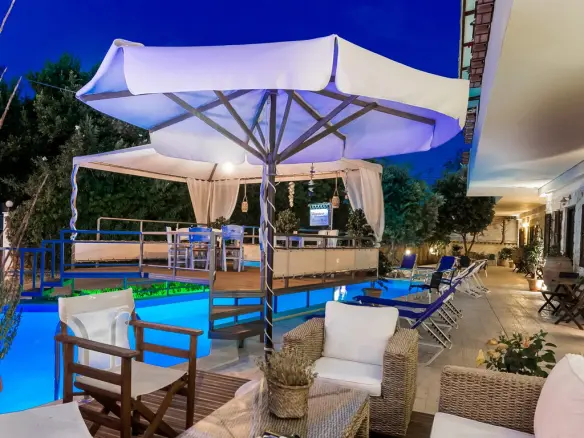 Hotel In Alikes, Greece (410 M²)