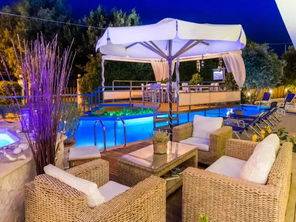 Hotel In Alikes, Greece (410 M²)