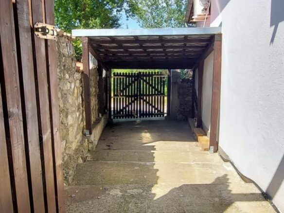 House Of 100 M² With Renovated Interior In Traditional Bulgarian Style In Sofia