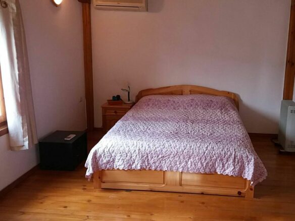 House Of 100 M² With Renovated Interior In Traditional Bulgarian Style In Sofia