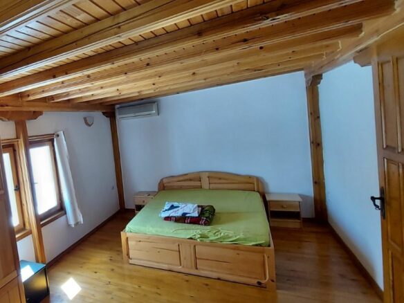 House Of 100 M² With Renovated Interior In Traditional Bulgarian Style In Sofia