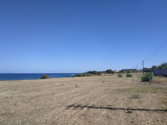 Property Of 200 M² With Seafront In Messinia