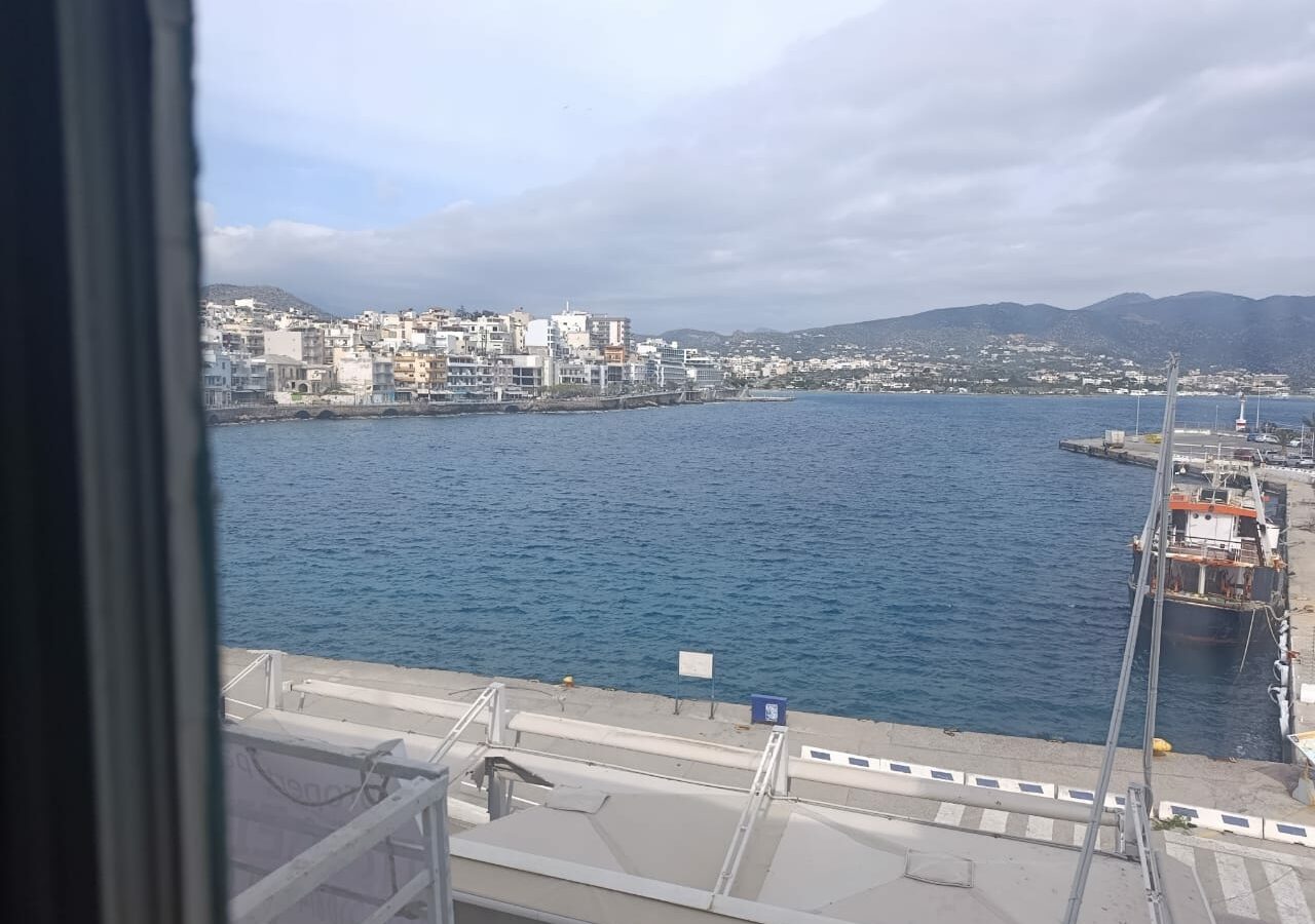Independent Building Of 230 M² In The Port Of Agios Nikolaos With Sea View