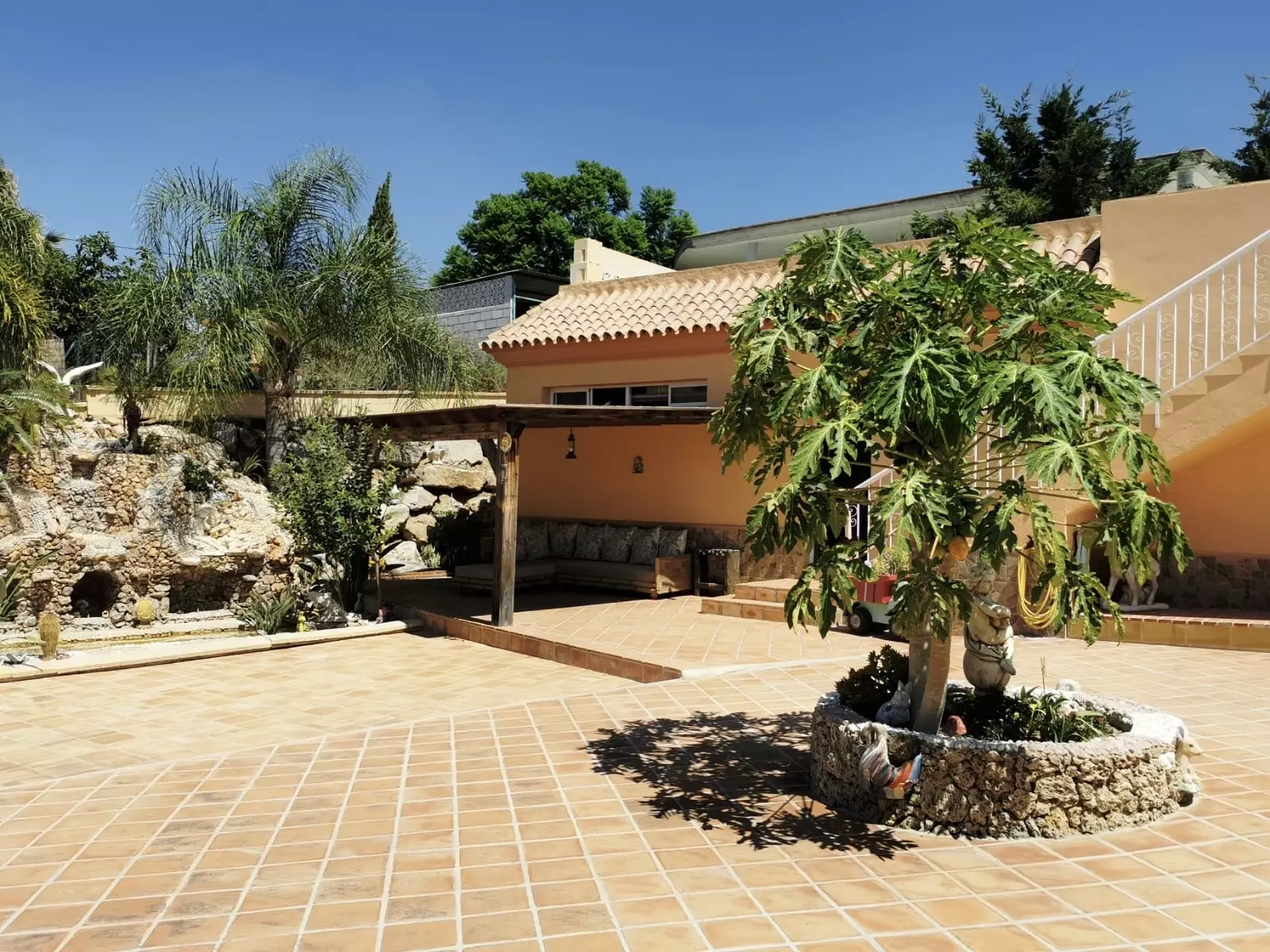 e2ab104f-5192-4e2f-b4b8-4a59f1a37d2a