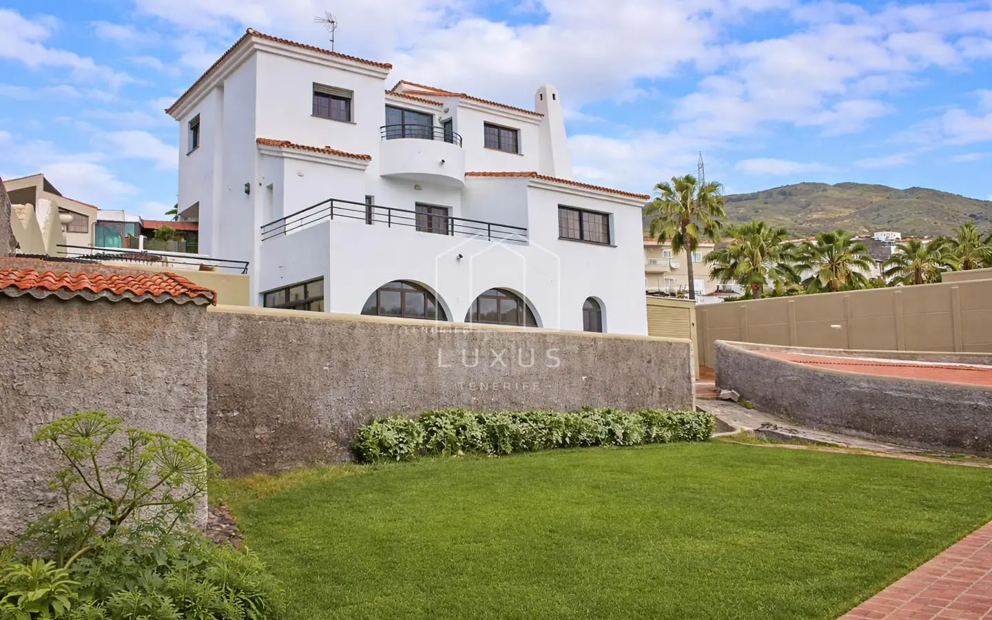 4-bedroom Villa In Barranco Hondo, Spain (373 M²)