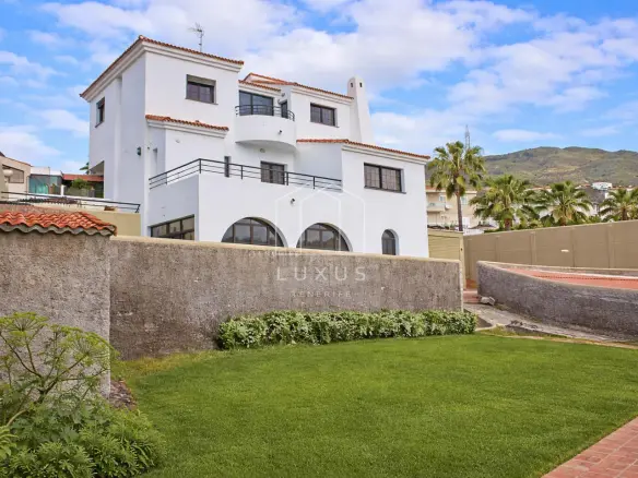 4-bedroom Villa In Barranco Hondo, Spain (373 M²)