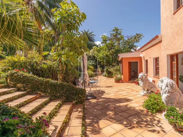 5-bedroom Villa In La Costa, Spain (629 M²)