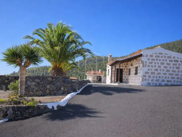 1-bedroom Country House In Granadilla, Spain (90 M²)