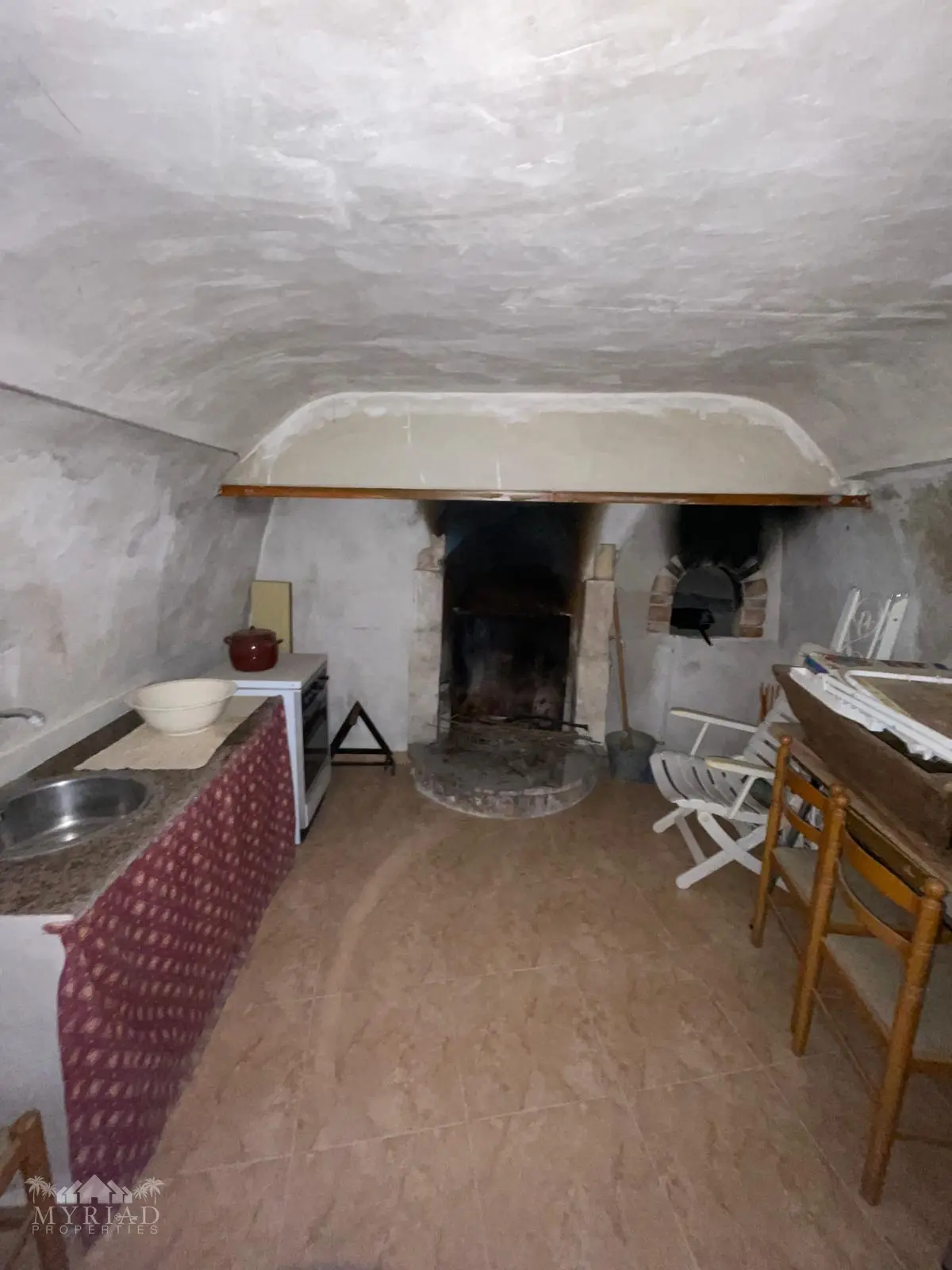 Cave House Of 0 M² With No Features In El Cantón, Spain