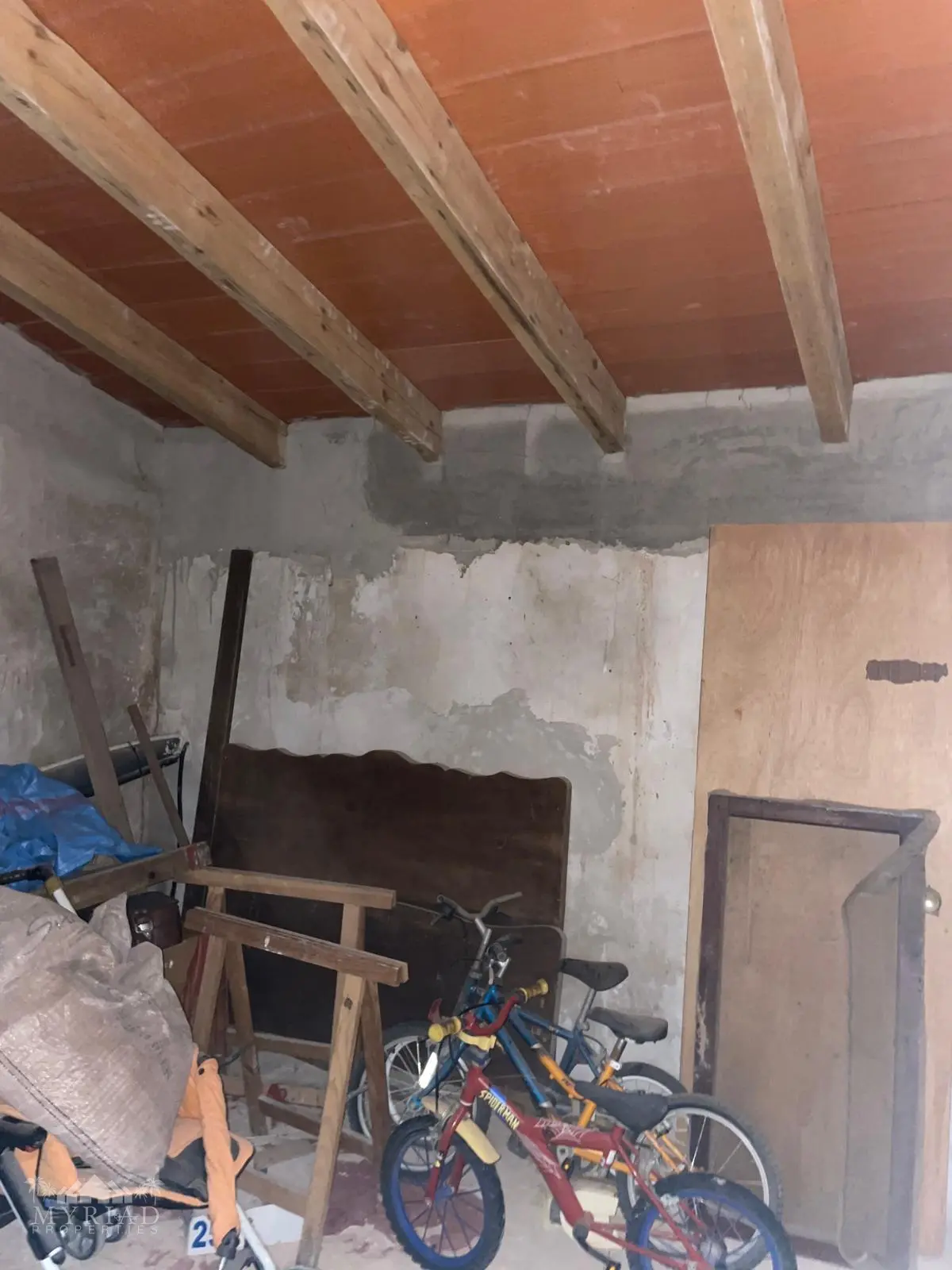 Cave House Of 0 M² With No Features In El Cantón, Spain