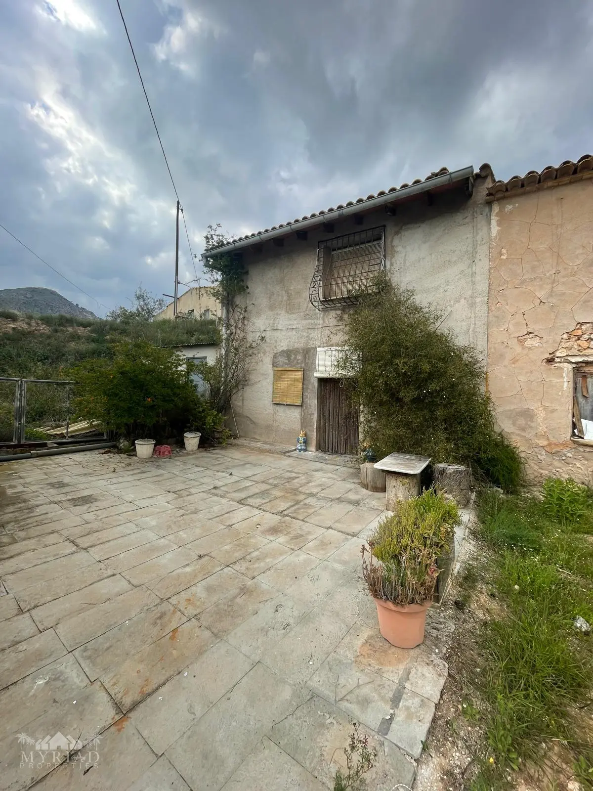 Cave House Of 0 M² With No Features In El Cantón, Spain