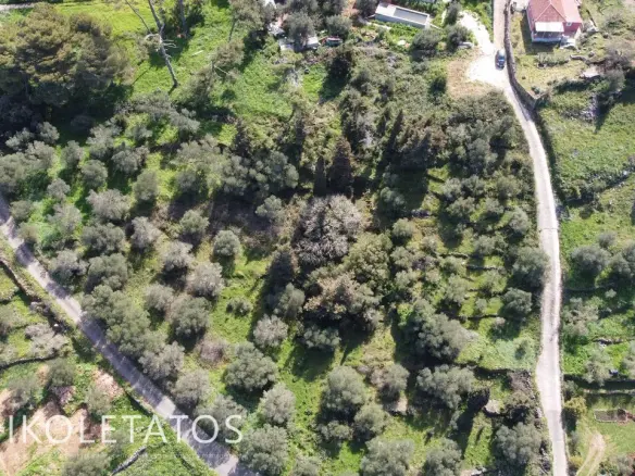 Land Of 2735 M² In Greece