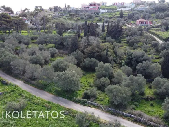 Land Of 2735 M² In Greece