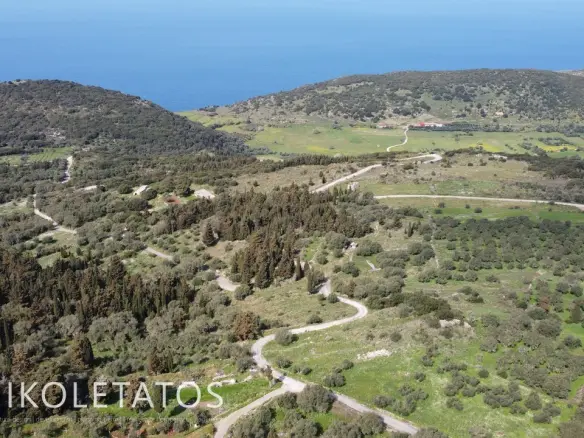 Land Of 2735 M² In Greece