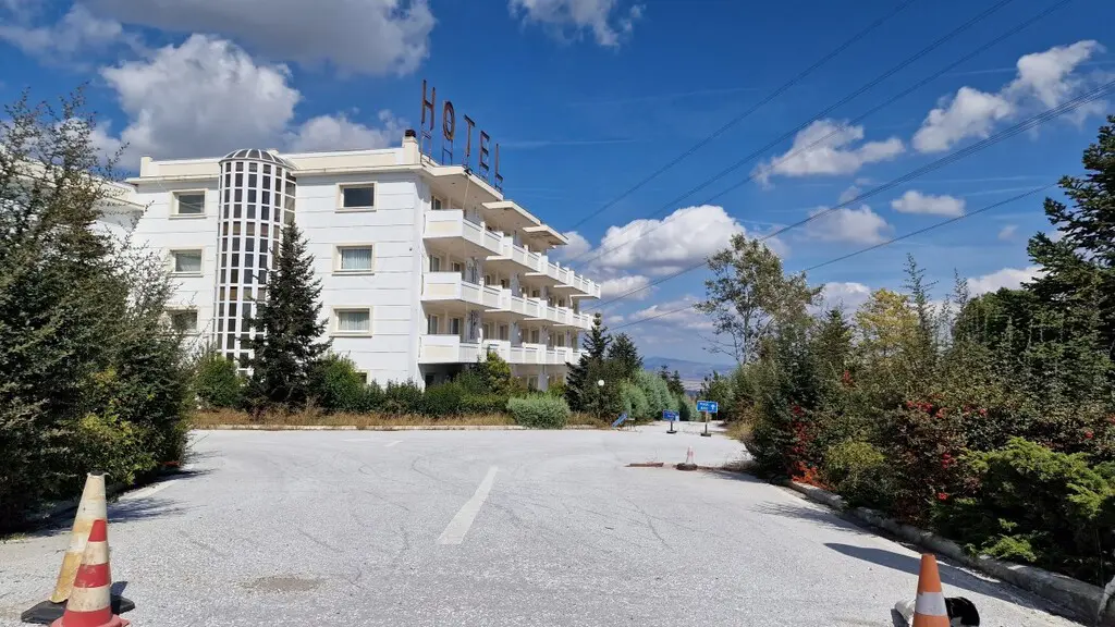 Hotel Of 4390 M² In The Suburbs Of Thessaloniki