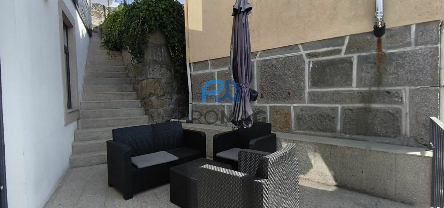 Hotel Of 755 M² With Douro River Marina In Caldas De Aregos