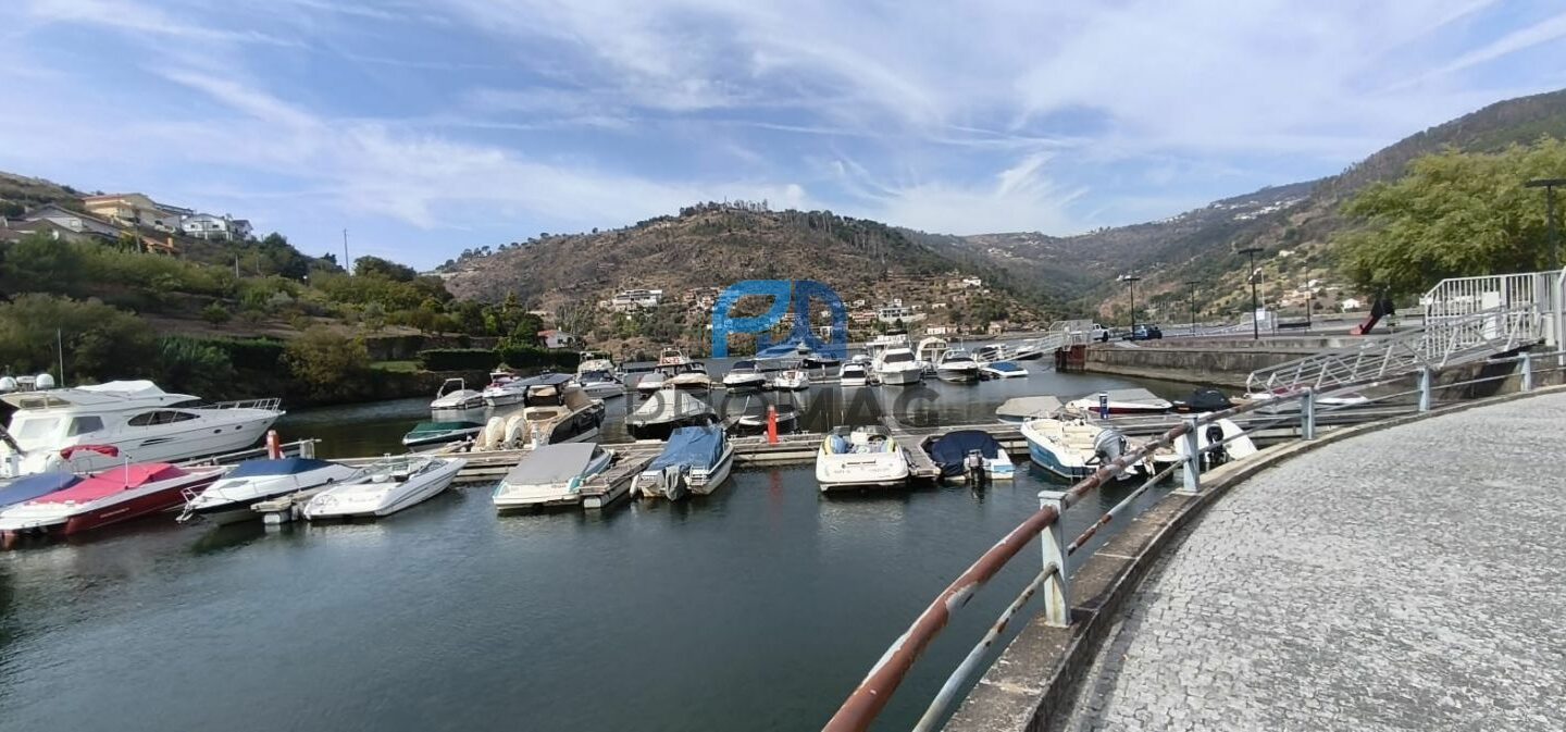 Hotel Of 755 M² With Douro River Marina In Caldas De Aregos