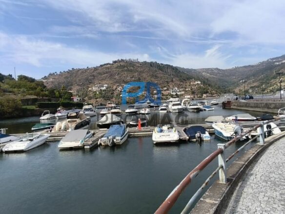 Hotel Of 755 M² With Douro River Marina In Caldas De Aregos
