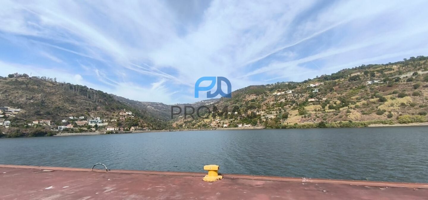 Hotel Of 755 M² With Douro River Marina In Caldas De Aregos